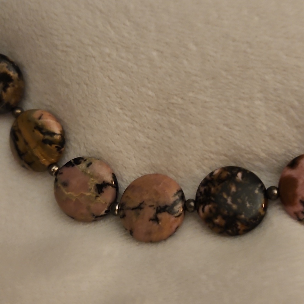 HANDMADE Pink Rhodonite Stone Circle Disc Beaded Necklace - Picture 4 of 6